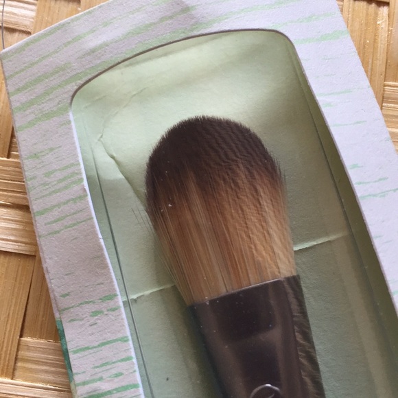 ecotools Classic Foundation Brush NIB - Picture 2 of 3